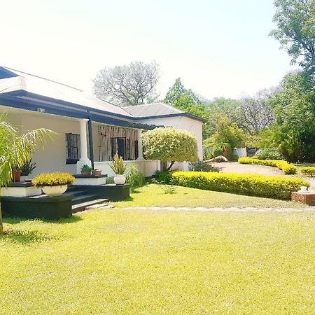 Choice Backpackers Lodge Bulawayo Extérieur photo