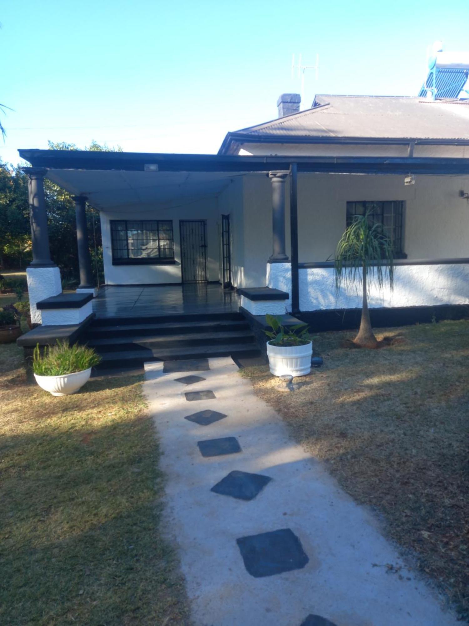 Choice Backpackers Lodge Bulawayo Extérieur photo