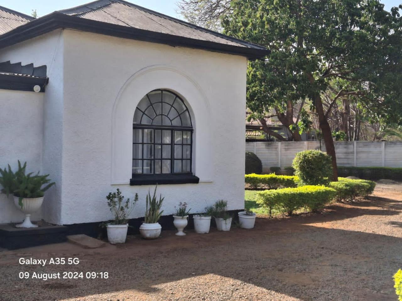 Choice Backpackers Lodge Bulawayo Extérieur photo