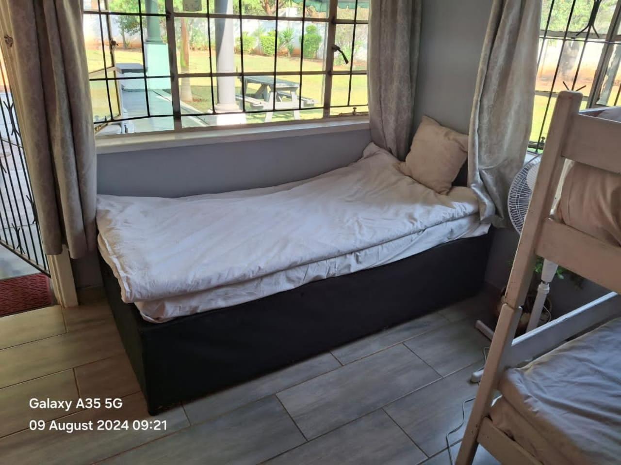 Choice Backpackers Lodge Bulawayo Extérieur photo