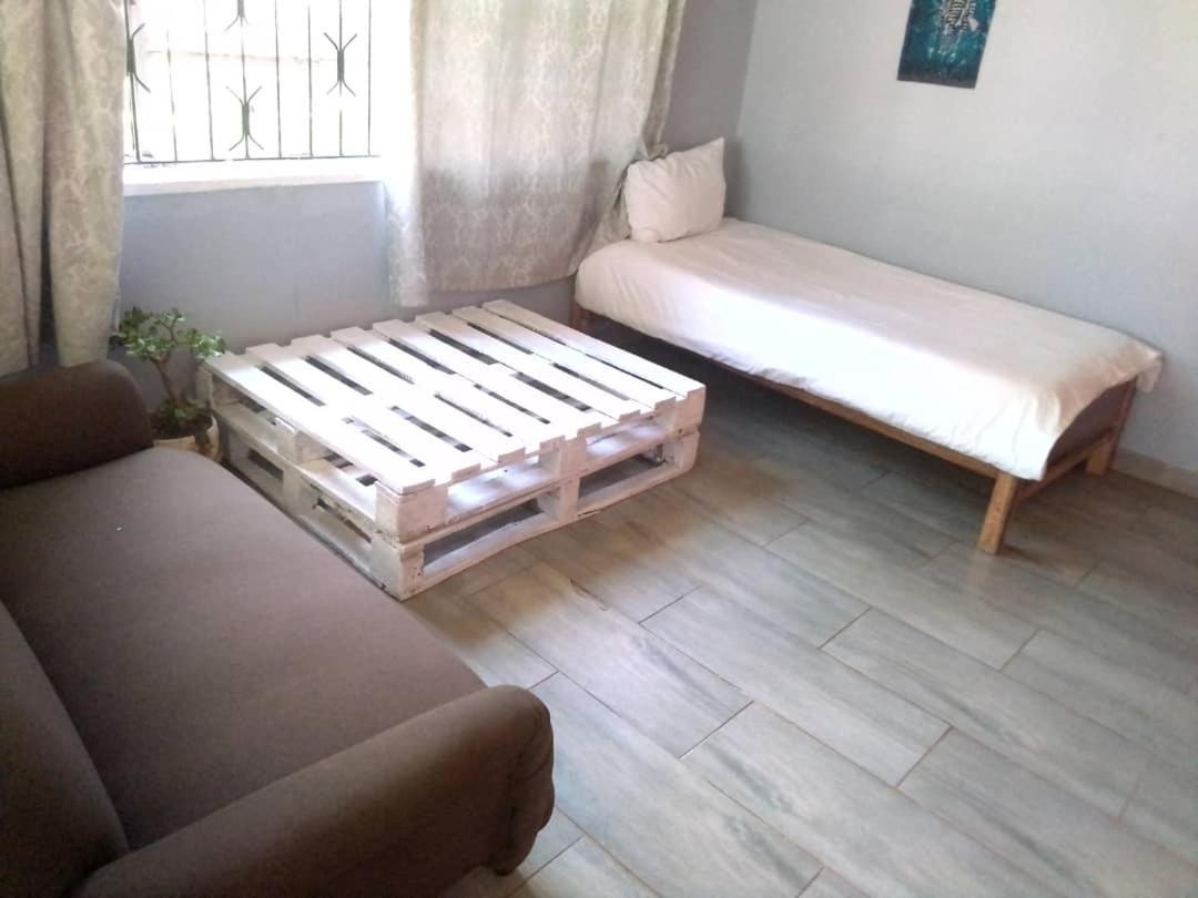 Choice Backpackers Lodge Bulawayo Extérieur photo